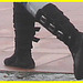 ICA Lady on flat boots / La Dame ICA en bottes à talons plats - Båstad / Sweden - Suède.  1er novembre 2008.