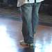 Homme mature à casque et sac à dos - Mature masculine hatter with his rucksack - PET Montreal airport- Avec le lecteur observateur.  -  Baskets et jeans.