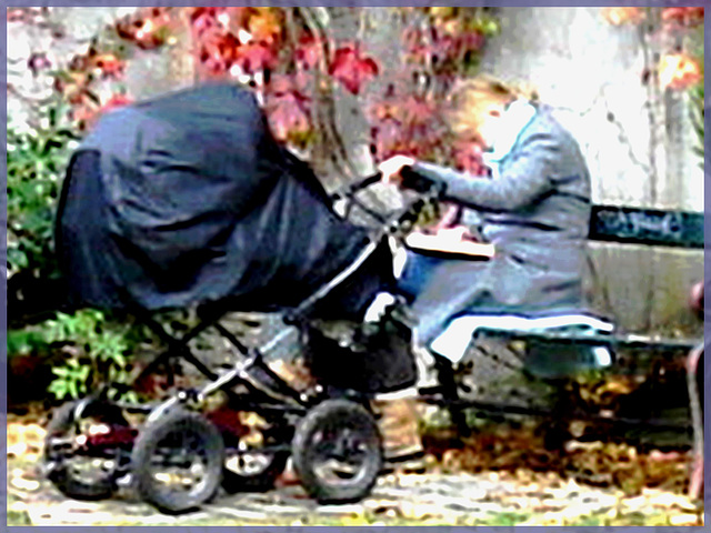 Asleep Mom- Maman endormie- Cimetière de Copenhague-Photofiltre- Tentative de recadrage en  peinture floue - Close-up painting artwork attempt.