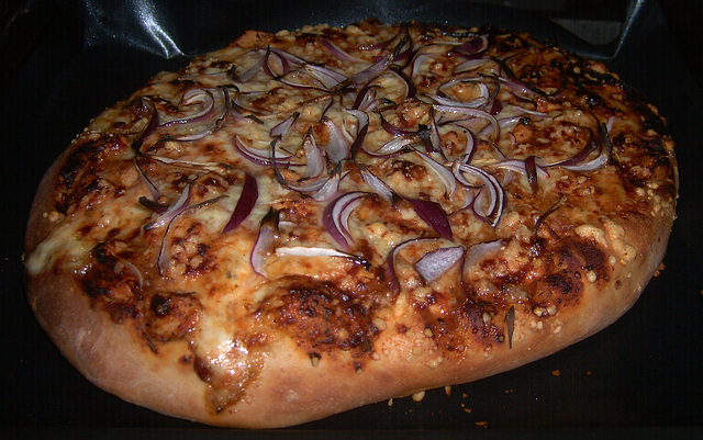 Deep-Dish Barbequed Chicken Pizza