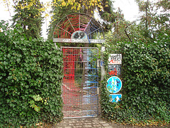 Bizarre door 69. Porte mystérieuse numéro 69. Cimetière de Copenhague- Copenhagen cemetery- 20 octobre 2008