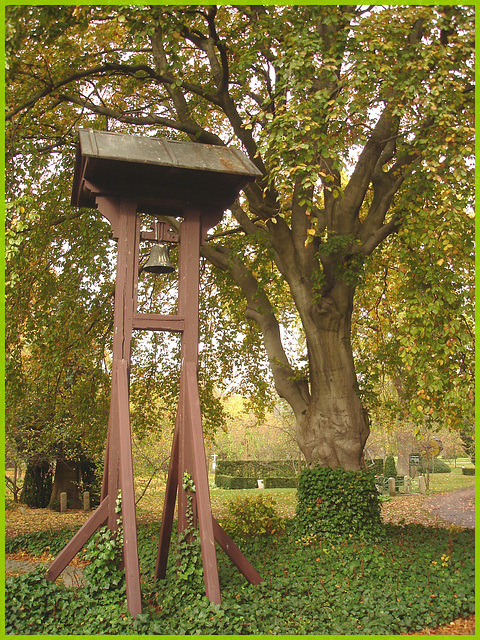 Cloche du repos éternel- Eternal rest bell.  Cimetière de Copenhague- Copenhagen cemetery- 20 octobre 2008