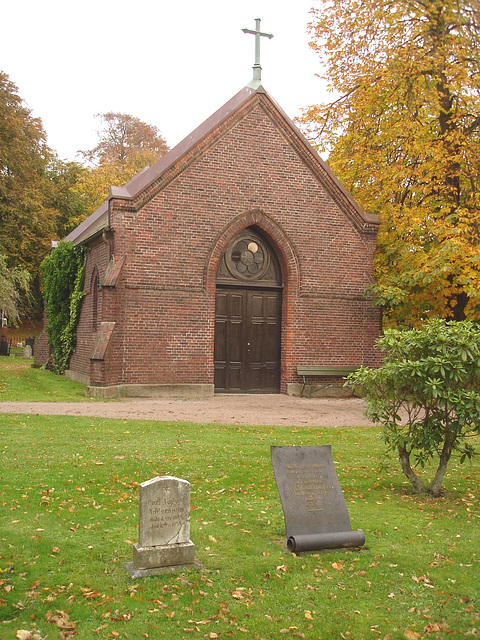 Cimetière de Helsingborg /  Helsingborg cemetery-  Suède / Sweden - Chapelle- Chapel / 22 octobre 2008.