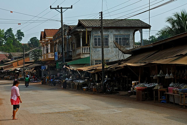 Market beside the highway in Vang Heua