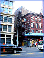 Limousine et graffitis - Goya waster ra graffitis and limousine- New-York City.