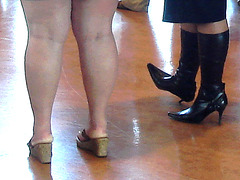 Hot chubbies with sexy footwears - Sexy duo de charmantes dodues bien chaussées - PET Montreal airport.