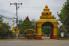 The port to Wat Manorom