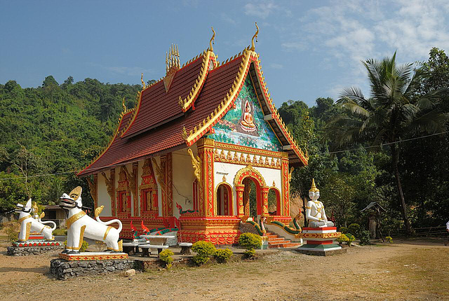 Small temple in Pha Thang