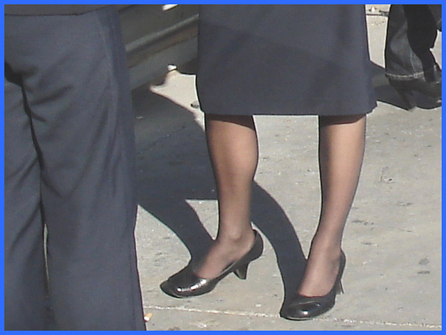 Flight attendants chat - Talons hauts et bouteille d'eau