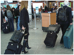 Très séduisante Dame mature en Bottes de Dominatrice - Mature Lady in tremendous Dominatrix Boots- PET Montreal airport