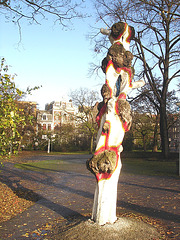 Psychedelic tree in the park / Arbre psychédélique dans le parc