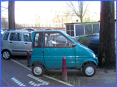 Amsterdam- Toy cute car /  Charmant petit jouet roulant / November 2007.