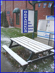 Pique-nique glacé /  Frozen picnic - Dépanneur du Québec. 7 décembre 2008.