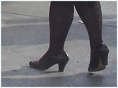 Shuffle Goddess / Déesse de navette - PET Montreal airport- Hammer heels.