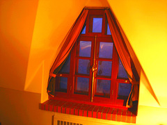Room's window  -  Fenêtre de chambre /  Abbaye de St-Benoit-du lac au Québec  - 7-02-2009 -  Éclaircie et couleurs ravivées