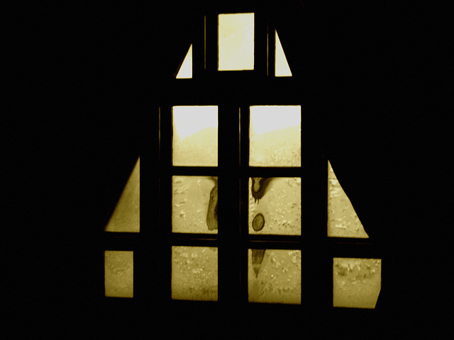 Room's window  -  Fenêtre de chambre /  Abbaye de St-Benoit-du lac au Québec  - 7-02-2009 - Sepia