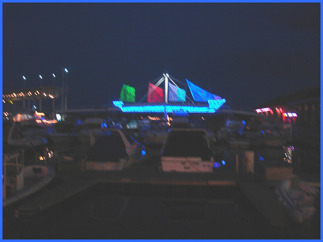 Pont voilier en bleu -  Blue sailing boat bridge- Toronto, Canada- July 2nd 2007.