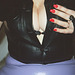 Lady Roxy -  Erotic hand and impeccable low-cut display -  Main érotique et décolleté impeccable