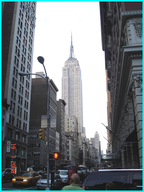 Gratte-ciel et lampadaire- Skyscrapers & street lamps - NYC.