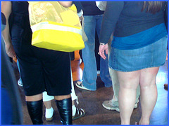 Hot chubbies with sexy footwears - Sexy duo de charmantes dodues bien chaussées - PET Montreal airport. - Mini- jupe et jambes dodues.