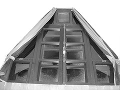 Room's window  -  Fenêtre de chambre /  Abbaye de St-Benoit-du lac au Québec  - 7-02-2009  -  B & W avec flash