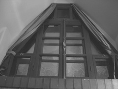 Room's window  -  Fenêtre de chambre /  Abbaye de St-Benoit-du lac au Québec  - 7-02-2009 -  B & W