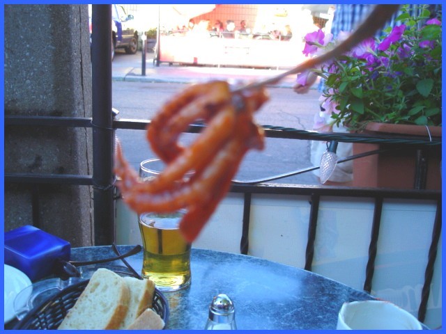 Greek octopus snack - Pieuvre à la grecque - Toronto. Canada. 1er Juillet 2007.