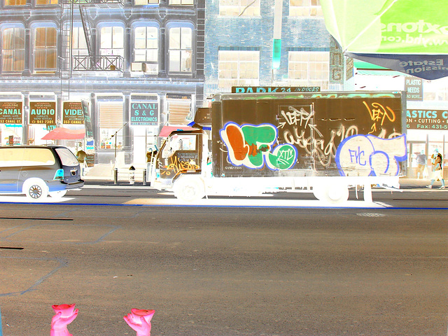 New-York city  - Camion bidouillé sur Canal street - Canal street cartoon colourful truck.
