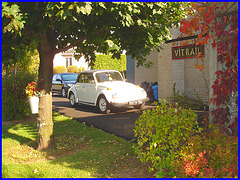 Vitrail & Volks beatle décapotable - Stained-glass window & convertible Volkswagen Beatle. Dans ma ville / Hometown.