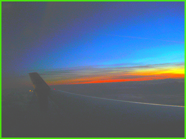 Sky colours / Couleurs de ciel - Vol  / Flight Amsterdam - Montréal - 12 Nov 2007 .  Photofiltrée.