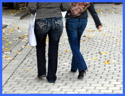 Lilette la pipelette / A street candid gift / Un cadeau de photo de la rue - Cadre bleu / Blue frame.