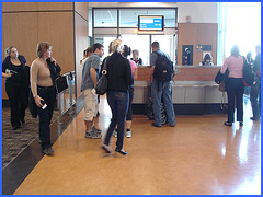 Blonde in wedges - Blonde en talons hauts - PET Montreal airport. 18/10/2008