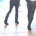 14h32 young pony tail duo in high-heeled boots - Jeunes blondes Danoises en bottes à talons hauts -  Aéroport  Kastrup de Copenhague /  20-10-08