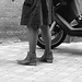 Photographe : Marie /  Endroit: Dans les alentours de Bordeaux - Avec permission -  - La Dame aux bas zébrés et bottes courtes à talons trapus - N & B
