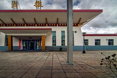 Dangxiong 4,293 m, clean and empty railwaystation