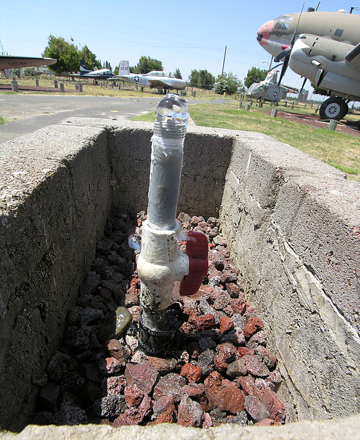 Functioning Water Fountain (8410)