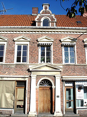 Typical Swedish door & windows - Porte & fenêtres typiquement suédoises /  Ängelholm - Suède / Sweden.   23 octobre 2008