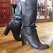 Mon Amie Chris avec permission / Bottes de cuir à talons hauts / High-heeled leather boots.
