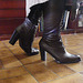 Mon Amie Chris avec permission / Bottes de cuir à talons hauts /  Leather high-heeled boots.