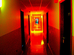Corridor de l'hôtellerie au troisième étage -  Rooms guest third floor corridor -  Abbaye de St-Benoit-du-lac  /  07-02-2009-  Couleurs très ravivées