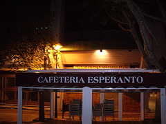 La alia kafejo "Esperanto", nokte La alia kafejo "Esperanto", nokte