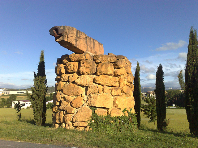Escultura en Villatuerta (Navarra). Escultura en Villatuerta (Navarra).