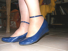 Mon amie Christiane avec permission / Blue shoes -  Chaussures d'un bleu Christianien éblouissant !