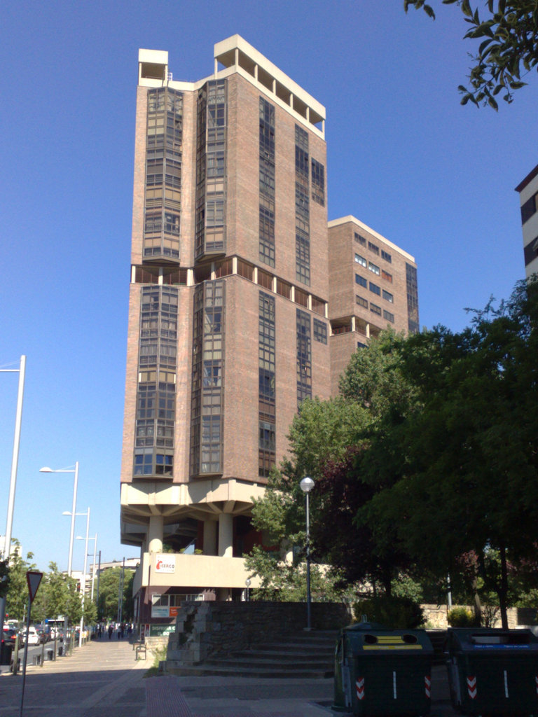 Pamplona: "Edificio Singular"