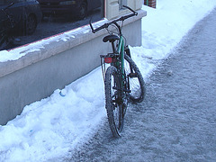 Fringues window reflection and winter bike -  Réflexions fringues et vélo d'hiver /  Dans ma ville - Hometown.  3 février 2009