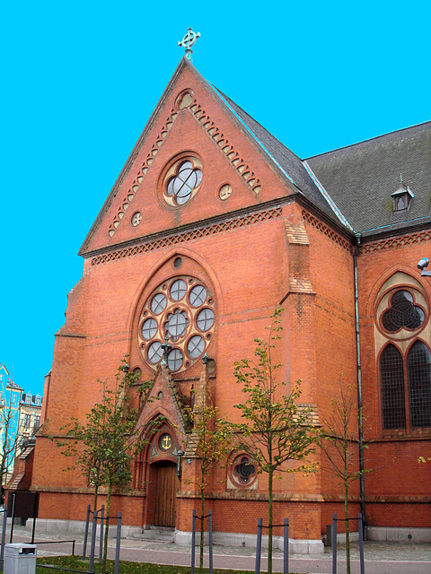 Helsingborg's church / L'église de Helsingborg  - Suède / Sweden / Photofiltered blue sky Ciel bleu photofiltré