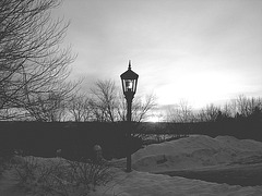 -Soleil levant sur l'abbaye de St-Benoit-du-lac - Québec. Canada - 7 février 2009  B & W