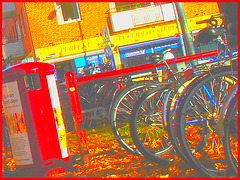 Sony infinity perfekt corner /  Le coin du vélo infini à la suédoise  -  Ängelholm / Suède - Sweden.  23 octobre 2008- Couleurs ravivées
