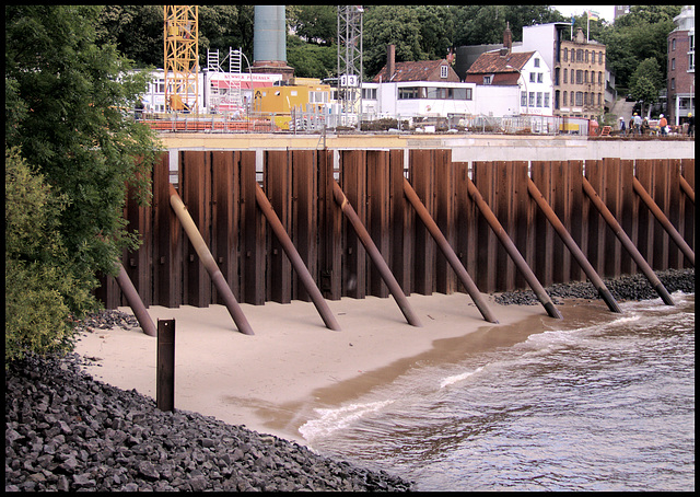 Neubau der Hafenmauer