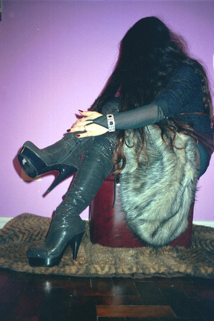 Lady Roxy -  Fur and dizzy heels / Fourrure et talons extrêmes -  Avec / With permission